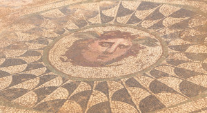 HISZPANIA: Misterna mozaika odkryta w starożytnej willi. Wierzono, że "uskrzydlona" Gorgona ma potężną moc