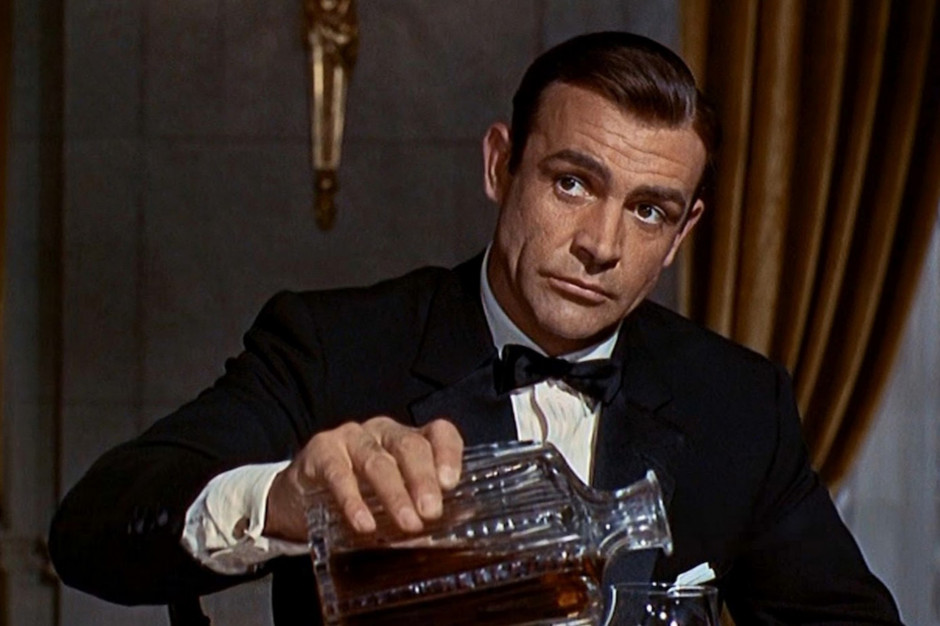 Macallan świętuje 60 lat istnienia serii Jamesa Bonda / kadr z filmu Goldfinger