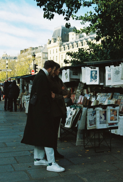 Księgarnia na świeżym powietrzu nad Sekwaną w Paryżu / Unsplash