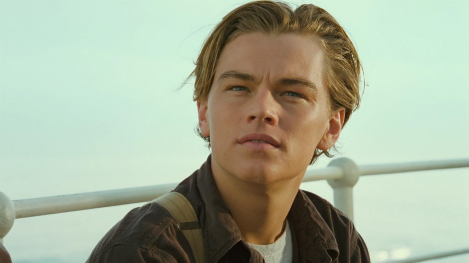 Modne fryzury męskie na jesień 2023 / Kadr z filmu Titanic