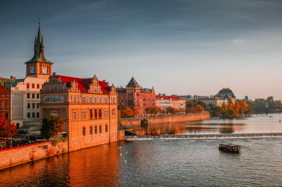 Chcesz pracować zdalnie w innym kraju? Czechy wprowadzają wizy dla cyfrowych nomadów / Unsplash