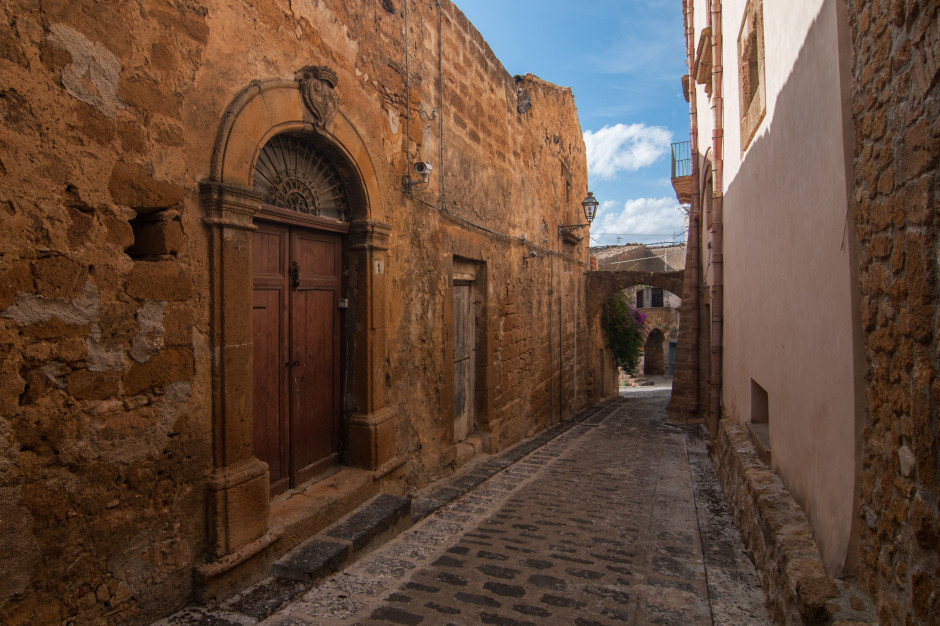 Władze miasteczka Sambuca Di Sicilia zapraszają na darmowe wakacje / Shutterstock