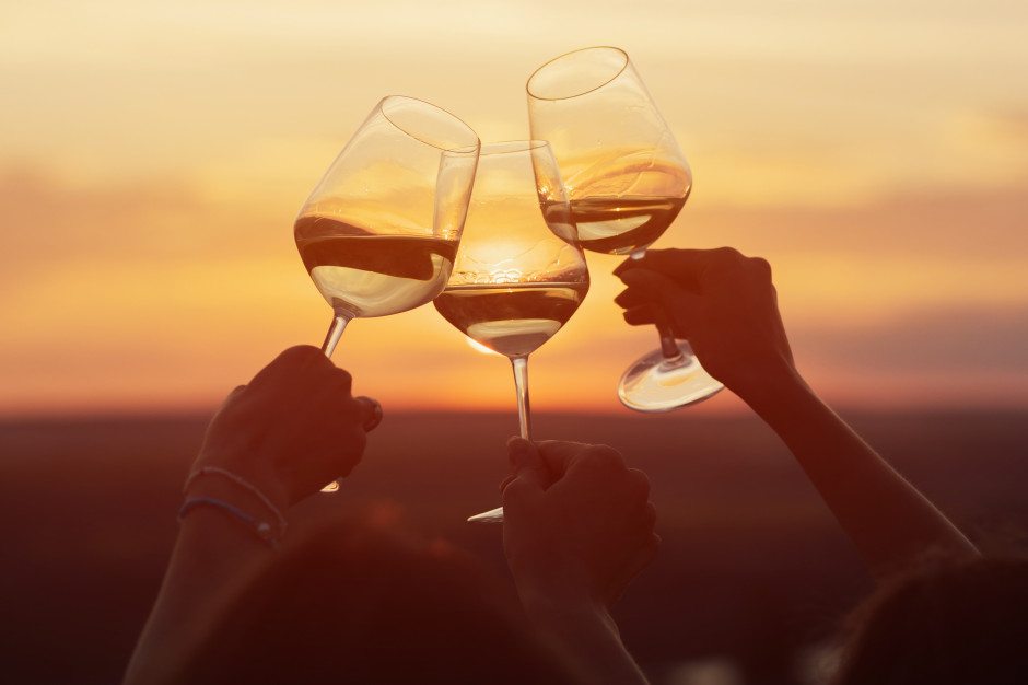 Francuzi niszczą wino i dostają na to pieniądze / Shutterstock