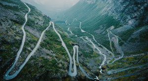 DROGA TROLLI: Ta najpiękniejsza trasa w Norwegii budzi zachwyt i grozę