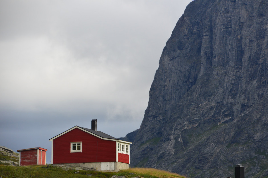 Kolorowe norweskie domki na Drodze Trolli / Unsplash