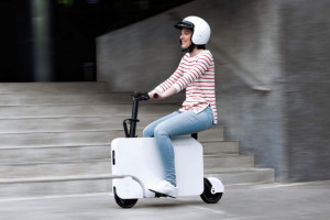 Honda stworzyła elektryczny skuter - walizkę. Czy to nowa miejska rewolucja?
