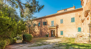 WŁOCHY: Uwielbiasz stare klasztory? A może by tak… kupić jeden w Toskanii? / Lionard Luxury Real Estate
