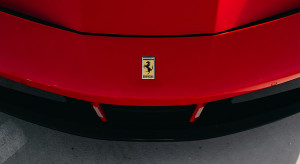 Skradzione Ferrari F512M odnalezione po 28 latach / Unsplash - Martin Katler