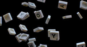 Wciąż szukasz długich wyrazów podczas gry w Scrabble? Mamy lepszy sposób na wygraną / Piotr Łaskawski, Unsplash