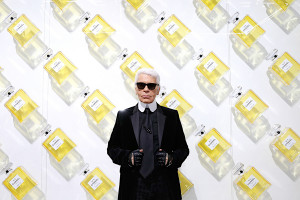 PARYŻ: Futurystyczny apartament Karla Lagerfelda został sprzedany. Sanktuarium projektanta jest warte miliony! / Getty Images