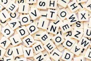 Generacja Z zmienia Scrabble? Mattel wprowadza największą zmianę w grze od prawie 80 lat / Shutterstock