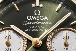 Nowy zegarek OMEGA Speedmaster 38 "ocieka" luksusem i prawdziwymi diamentami / OMEGA