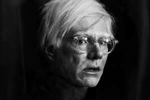 Grób Andy Warhola transmitowany jest na żywo od kilkunastu lat. Tylko... po co?