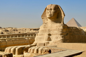 EGIPT: Starożytne piramidy i Sfinks zamknięte dla turystów z powodu… wesela miliardera. Awantura w sieci / Hongbin, Unsplash