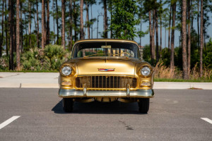 Replika złotego Chevroleta Bel Air z 1955 roku / Mecum