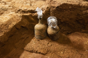 250-letnie butelki znalezione w rezydencji pierwszego prezydenta Ameryki. Wciąż są w nich wiśnie! / Mount Vernon