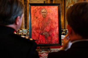 Król Karol III na pierwszym portrecie po koronacji. Ten obraz wywołał burzę w sieci / Getty Images