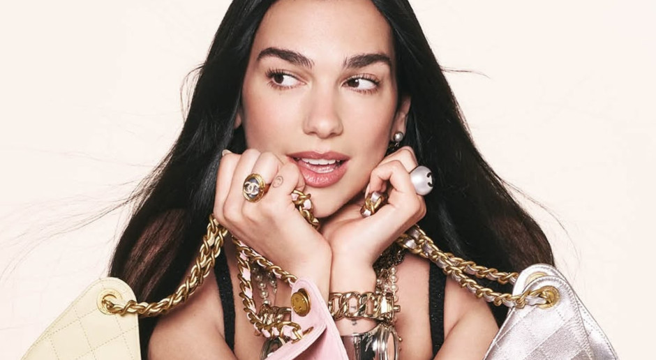 To już oficjalne! Dua Lipa została nową "Chanel girl"