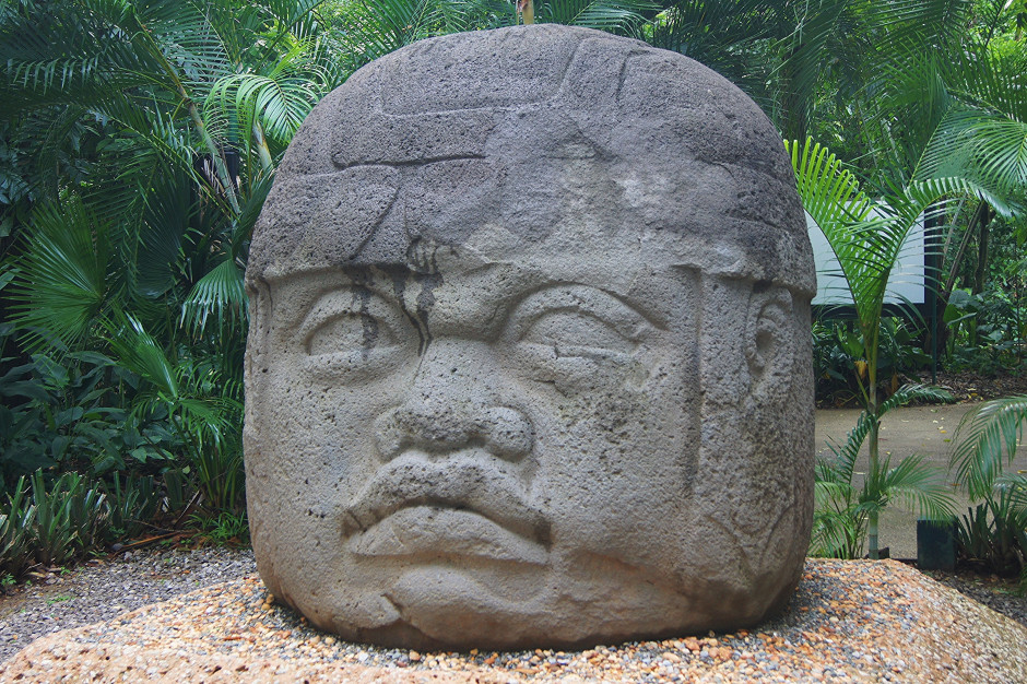 Cabeza Colosal Olmeca, Parque Museo La Venta, Villahermosa, Tabasco - México / Shutterstock