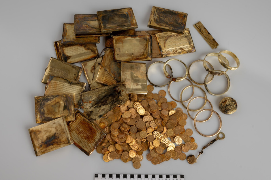 Oro encontrado por turistas en la República Checa / Museo de Bohemia Occidental en Hradec Králové