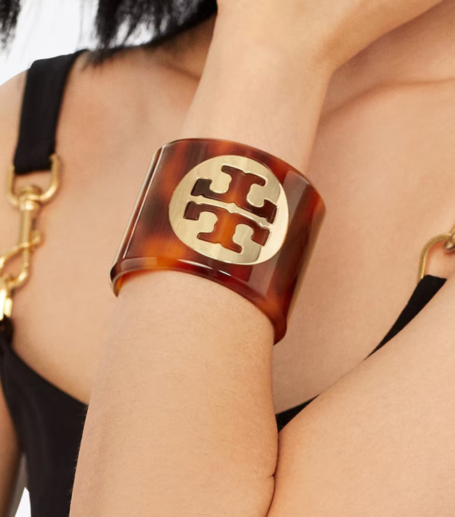 Pulsera de resina acrílica de imitación de Tory Burch / Materiales de prensa