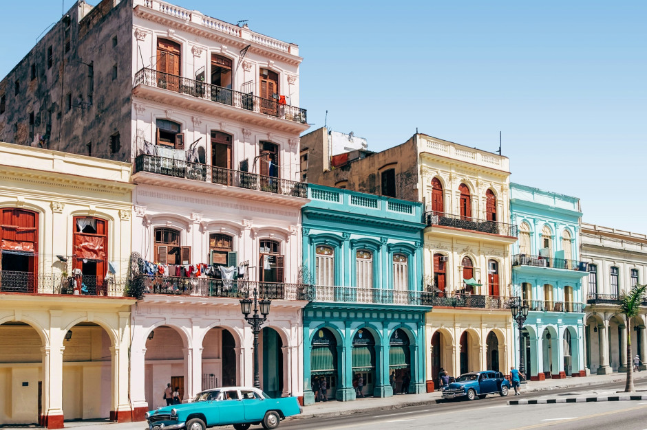Edifici colorati all'Avana, Cuba / Unsplash, Spencer Everett