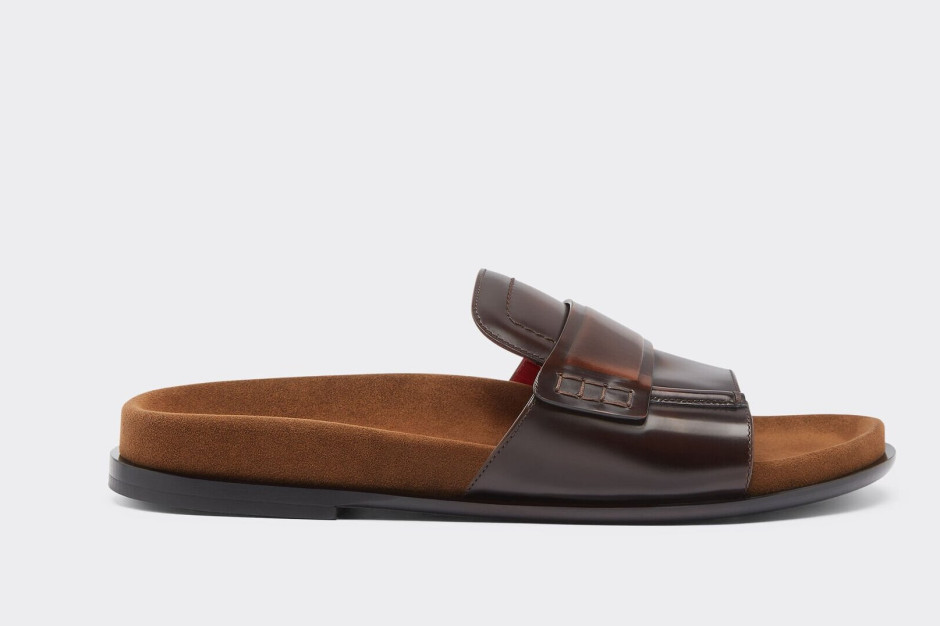 Fashion in the world of Ferrari - new flip-flops from the automotive icon / Ferrari