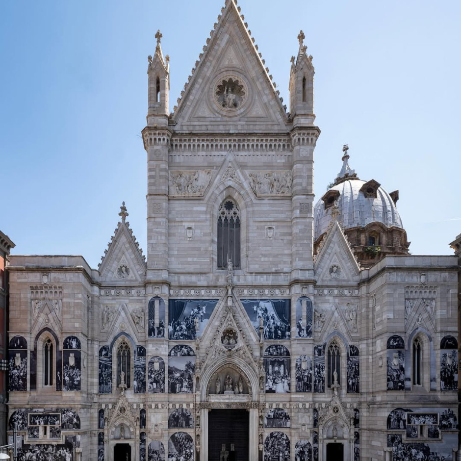 Interactieve muurschildering op de kathedraal van Napels - een buitengewoon project van een Franse kunstenaar / @jr Instagram