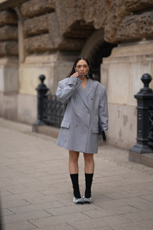 Moda na wiosnę i lato 2025: Skarpetki wracają do łask / Getty Images