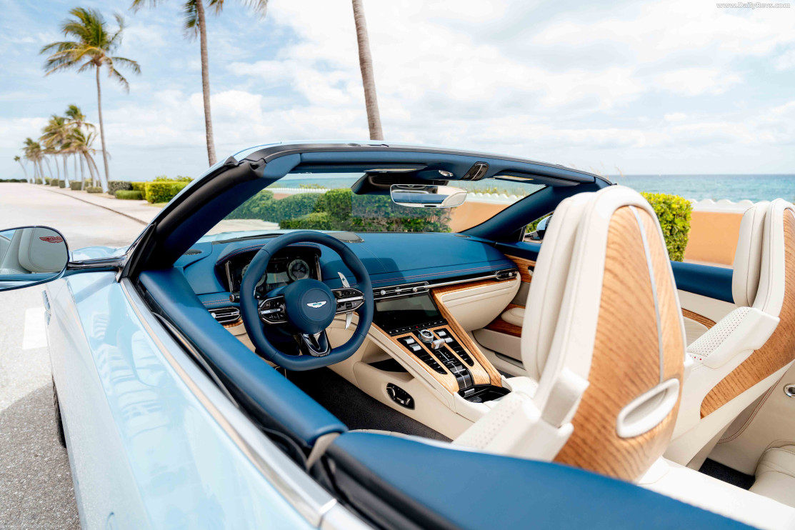Aston Martin DB12 Volante Palm Beach Edition / Pressemappe