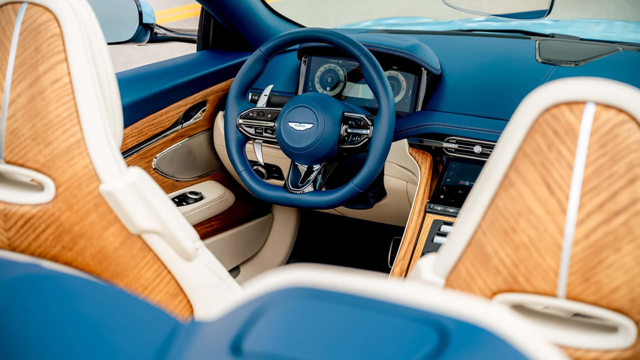 Aston Martin DB12 Volante Palm Beach Edition / Pressemappe