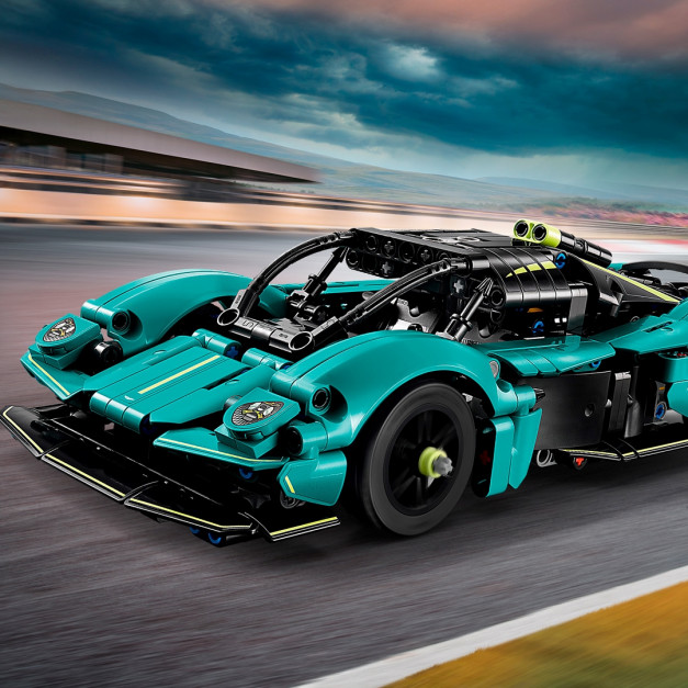 Lego Technic Aston Martin Valkyrie Hypercar / fot. materiały prasowe Aston Martin