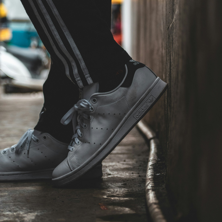 Adidas Stan Smith / photo: Unsplash, Indrajeet Choudhary
