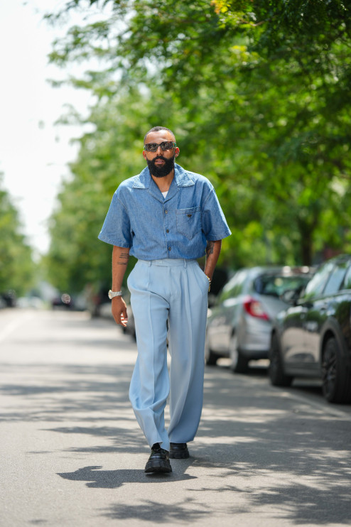 Los pantalones plisados vuelven a la moda masculina / Getty Images