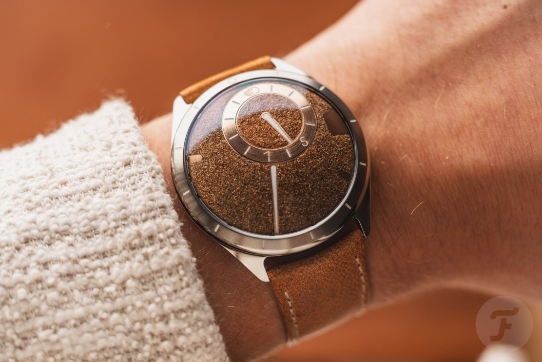 Um relógio de luxo inspirado nas areias do deserto dos Emirados Árabes Unidos / Materiais de imprensa da Ressence