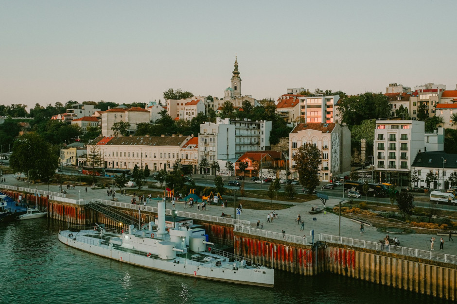 Belgrad, die Hauptstadt Serbiens, zieht wohlhabende Touristen an / Unsplash, Maria Ivanova