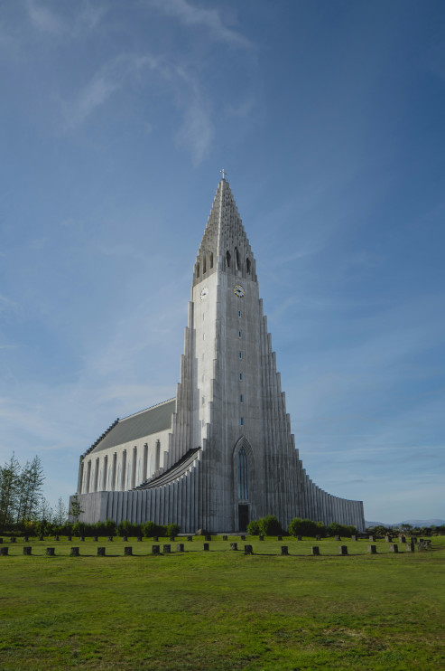 Hallgrímur-kerk in Reykjavík / Unsplash - Karsten Winegeart