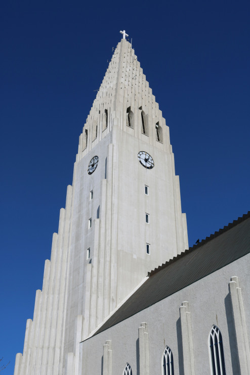 Hallgrímura-kerk in Reykjavík / Unsplash - Tobby Elliott