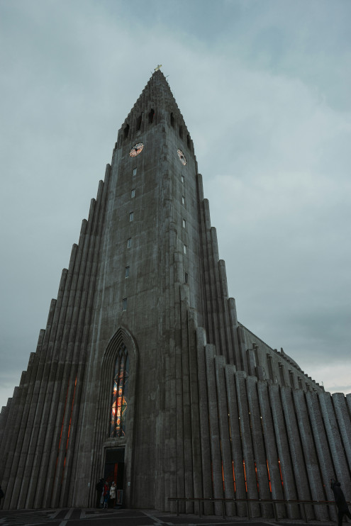Hallgrímur-kerk in Reykjavík / Unsplash - Isaac Sloman