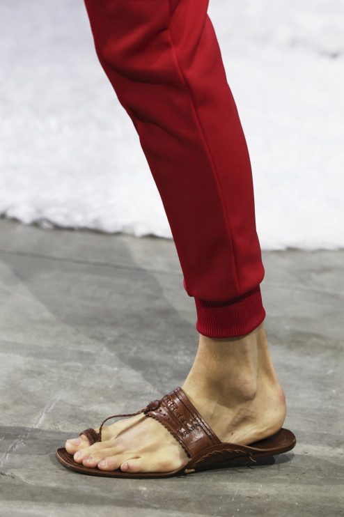 Herrensandalen bei Pradas Frühjahr/Sommer 2025 Show / Getty Images