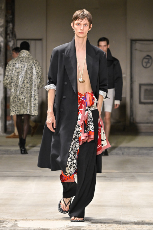 Dries Van Noten - pokaz mody męskiej na wiosnę - lato 2026 / Getty Images