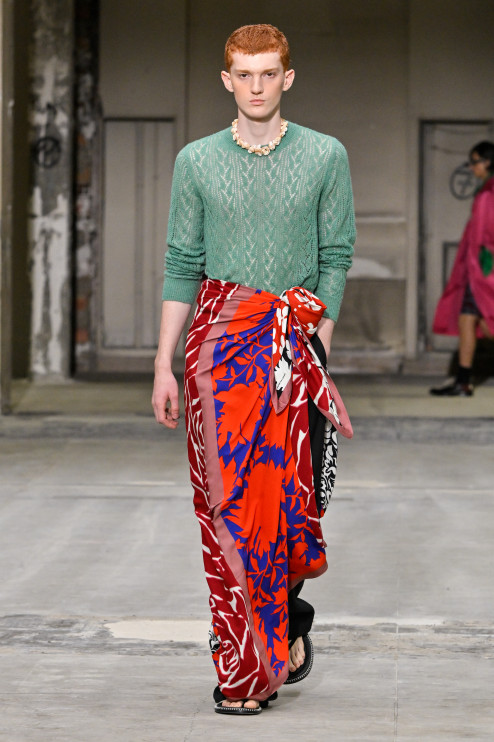 Dries Van Noten - pokaz mody męskiej na wiosnę - lato 2026 / Getty Images