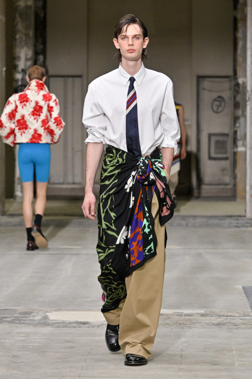 Dries Van Noten - pokaz mody męskiej na wiosnę - lato 2026 / Getty Images