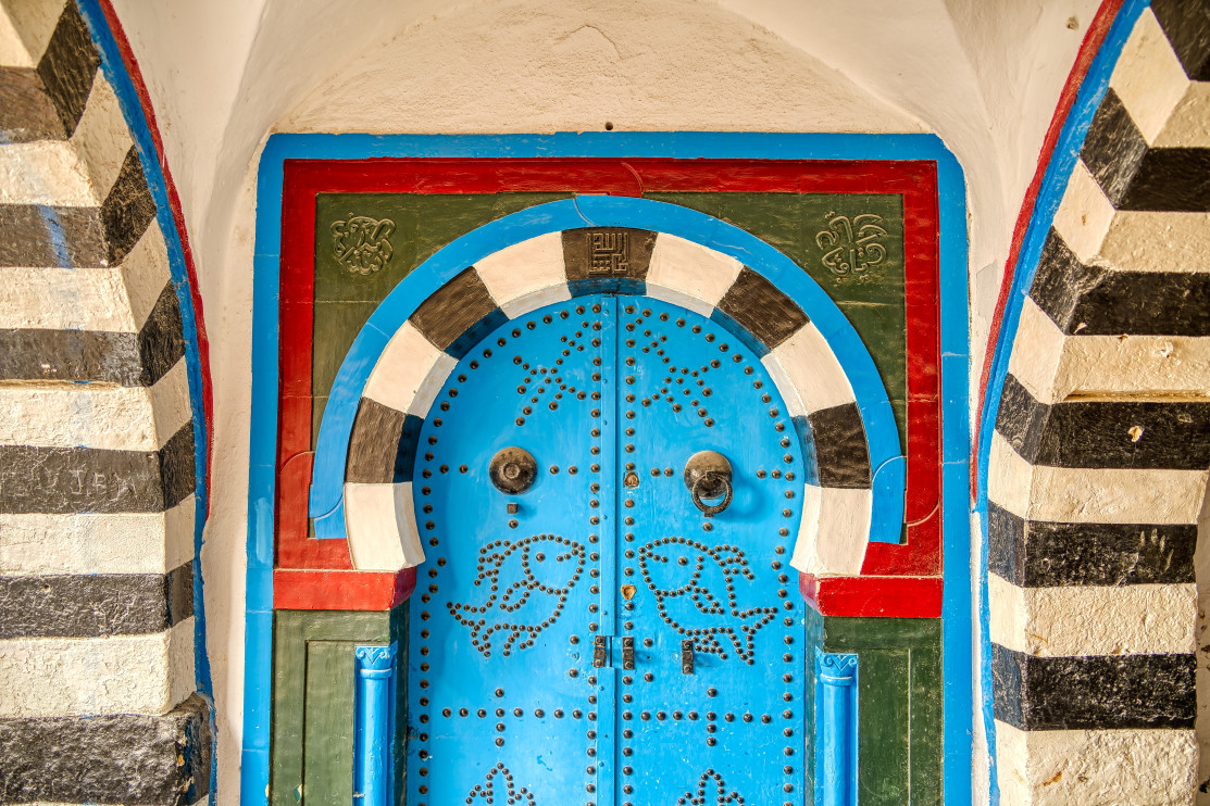 Puertas coloridas en Hammamet / Shutterstock