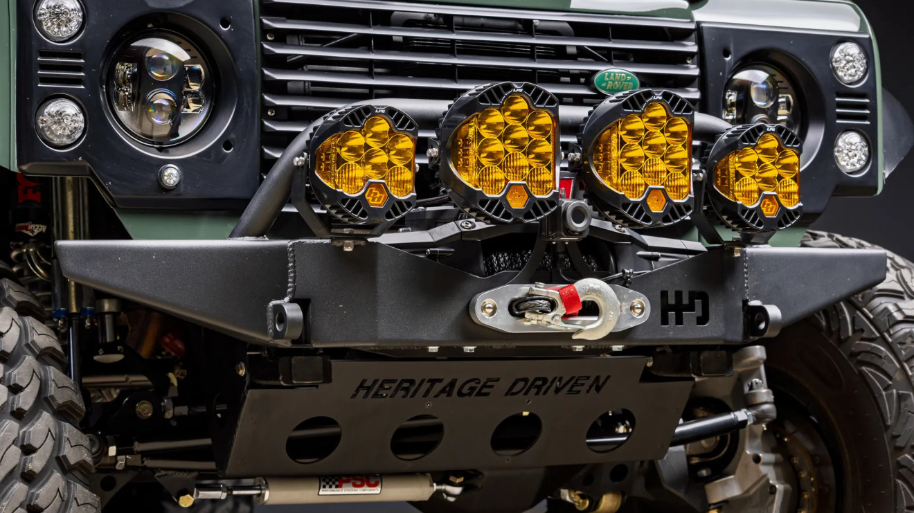 Land Rover 127 Heritage Driven / Perskit