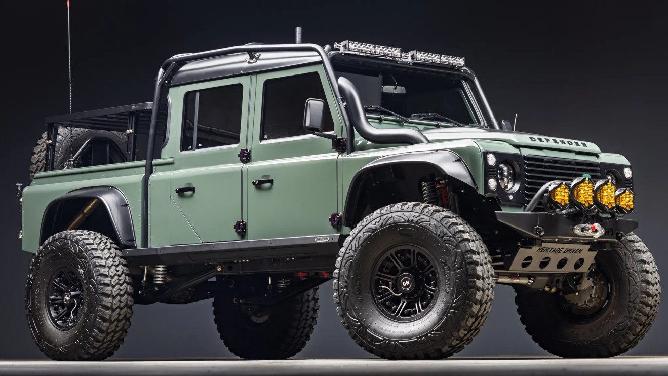 Land Rover 127 Heritage Driven / Perskit
