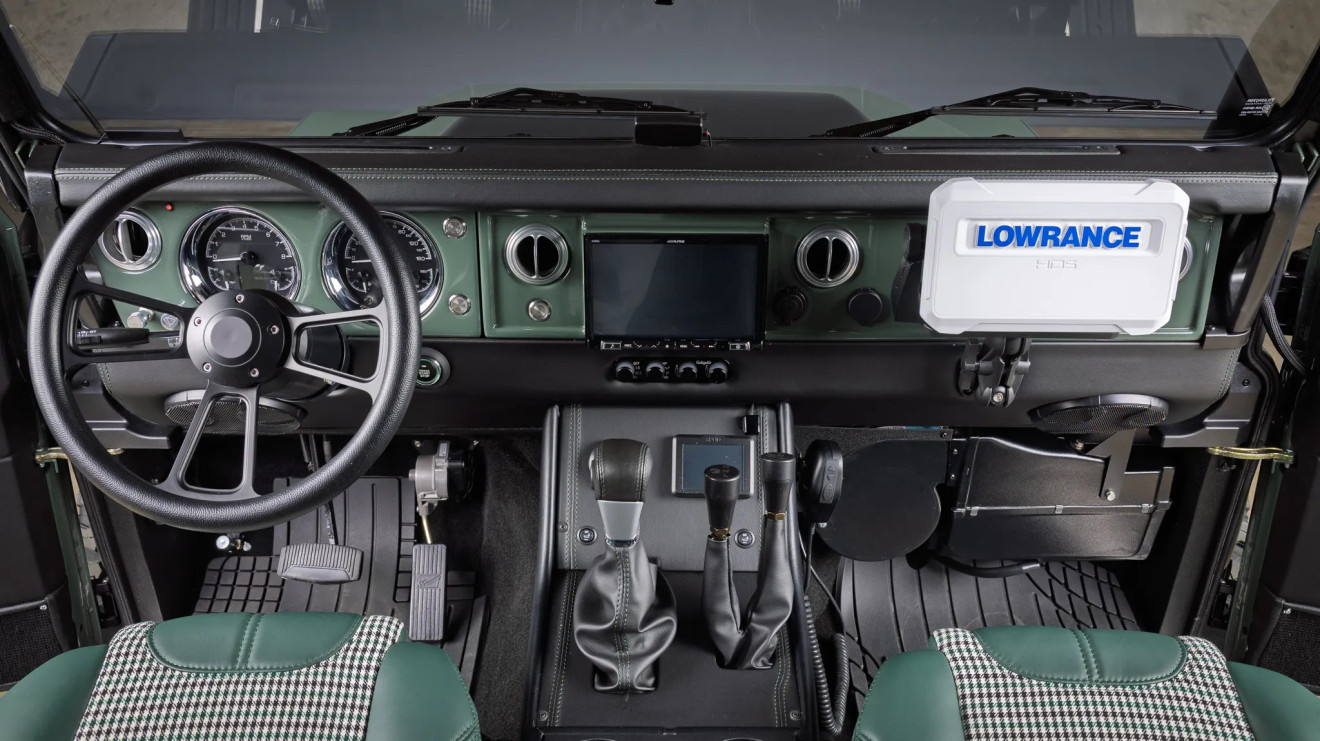 Land Rover 127 Heritage Driven / Perskit