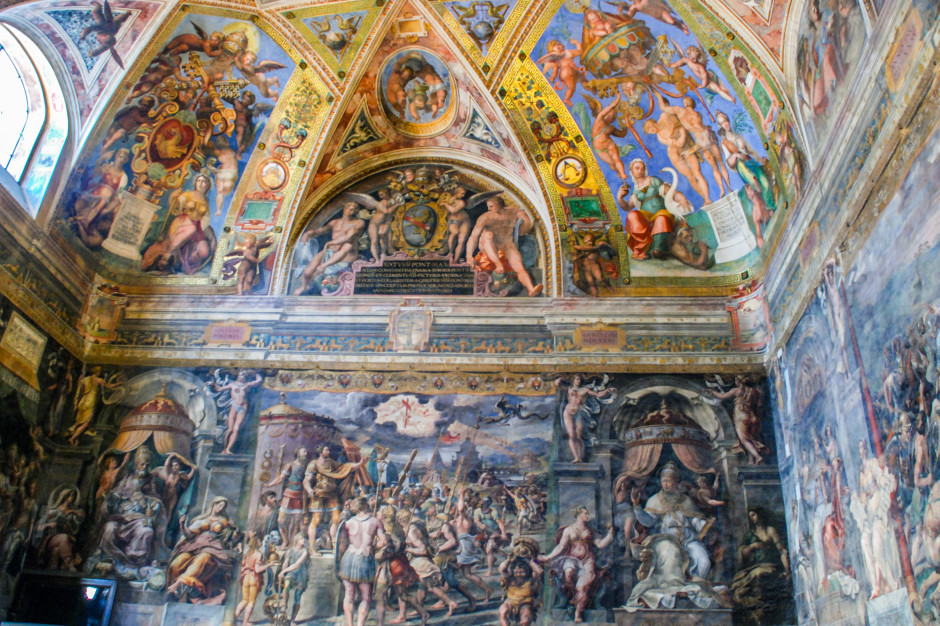 Vatican unveils last of four Raphael Rooms 0 Constantine Room / Shutterstock