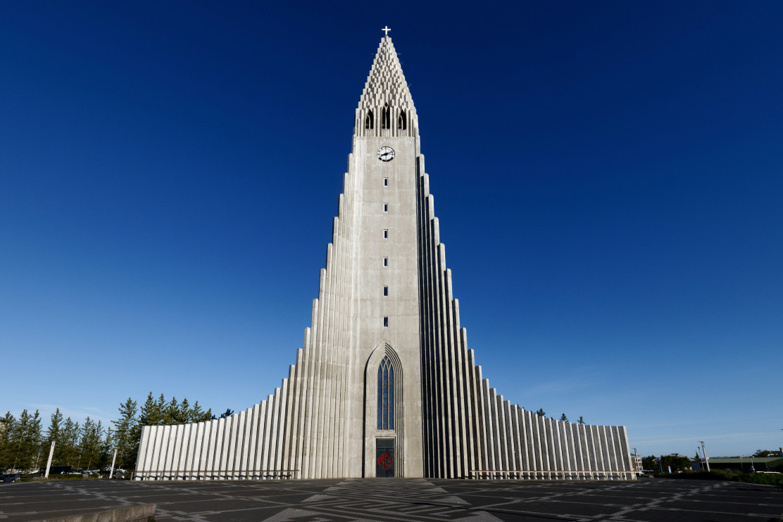 Igreja Hallgrímskirkja na Islândia / Unsplash - Yves Alarie