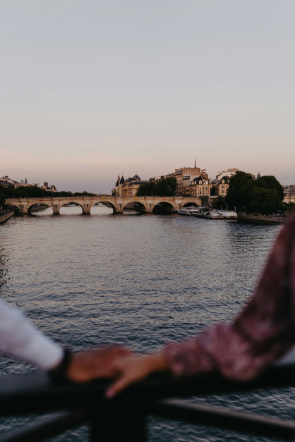 Seine, sample photo / Unsplash, Paris Photographer | Février Photography